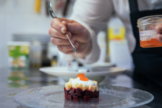 A relação entre cultura, gastronomia e desenvolvimento econômico do turismo ganha destaque na análise de Alberto Toshio Murakami, que aponta como experiências autênticas impulsionam destinos e economias locais.